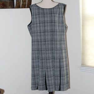 Roz & Ali, sleeveless stripped lace dress.....